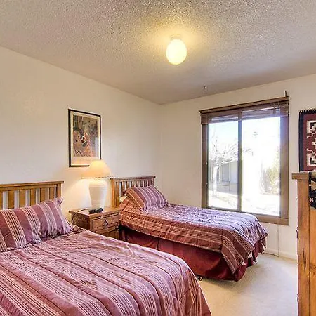 Artist Road #18 Two-bedroom Appartement *