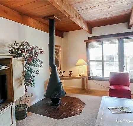 Artist Road #18 Two-bedroom Appartement